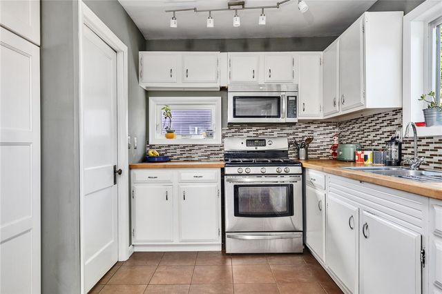 434 Grand Avenue, Pawtucket, RI 02861