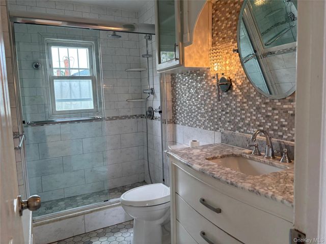 21811 107 Avenue 2, Queens Village, NY 11429