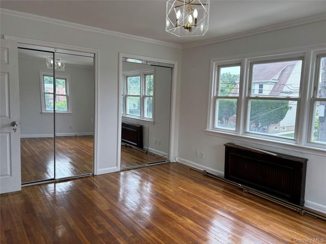 21811 107 Avenue 2, Queens Village, NY 11429