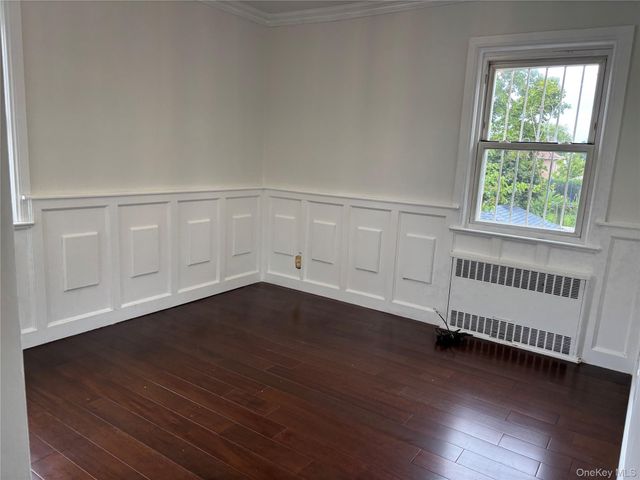 21811 107 Avenue 2, Queens Village, NY 11429
