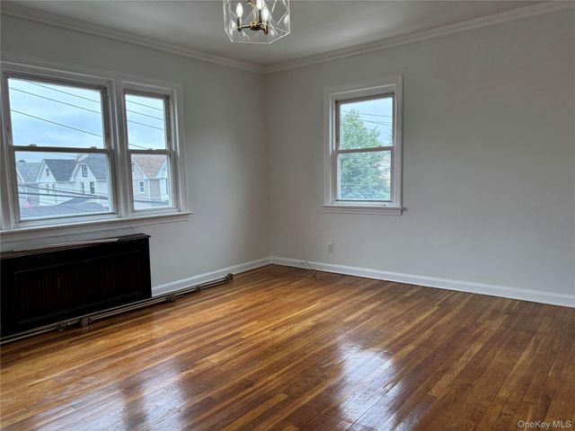 21811 107 Avenue 2, Queens Village, NY 11429