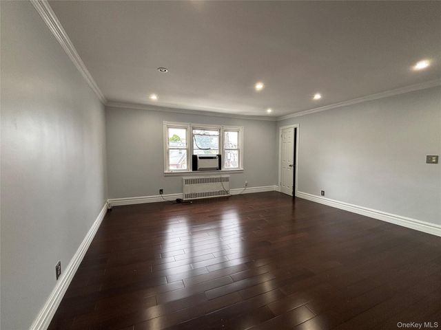 21811 107 Avenue 2, Queens Village, NY 11429