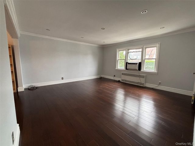 21811 107 Avenue 2, Queens Village, NY 11429