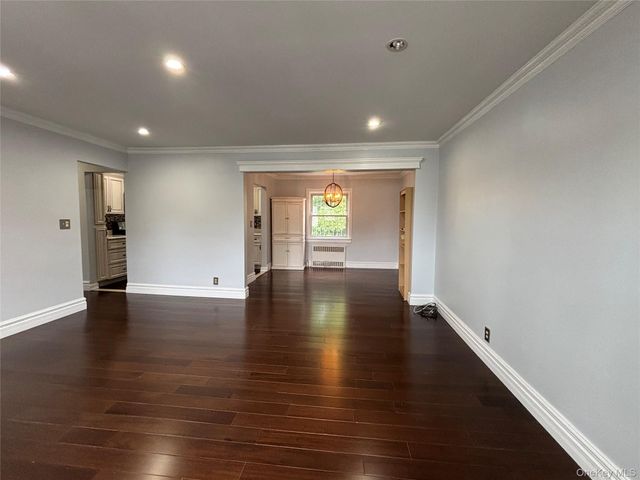 21811 107 Avenue 2, Queens Village, NY 11429