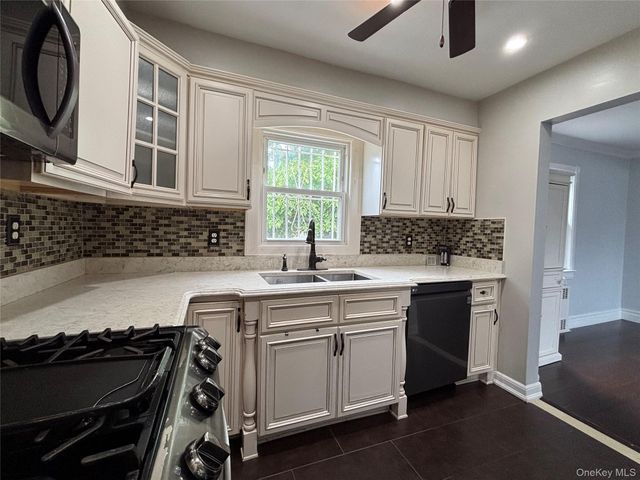 21811 107 Avenue 2, Queens Village, NY 11429