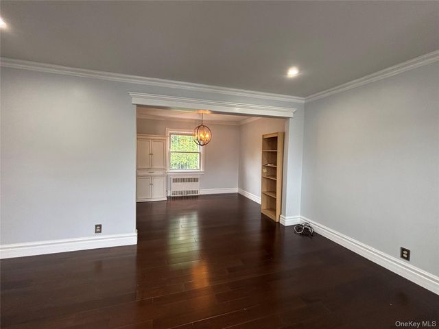 21811 107 Avenue 2, Queens Village, NY 11429