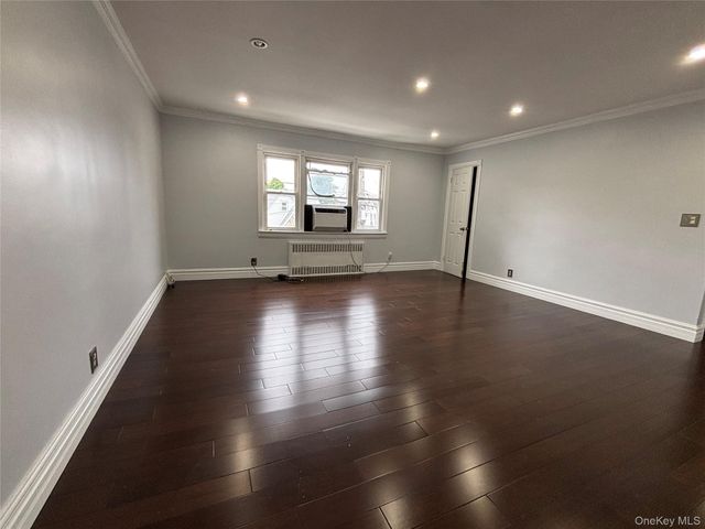 21811 107 Avenue 2, Queens Village, NY 11429