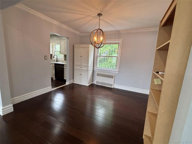 21811 107 Avenue 2, Queens Village, NY 11429