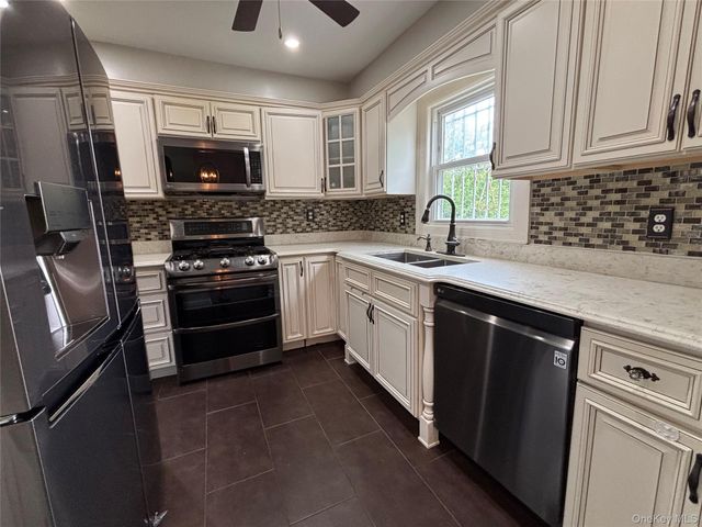21811 107 Avenue 2, Queens Village, NY 11429
