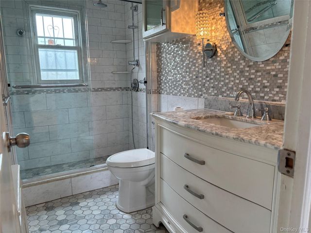 21811 107 Avenue 2, Queens Village, NY 11429