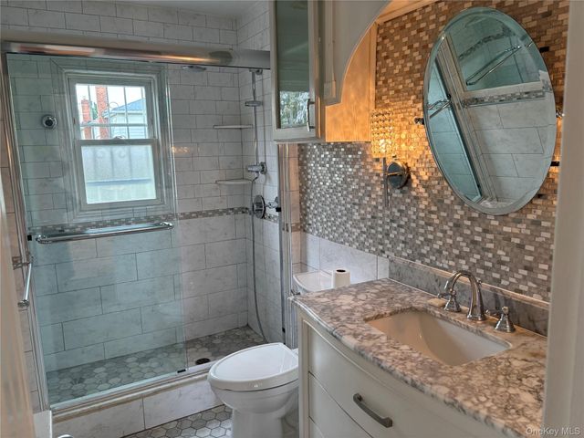 21811 107 Avenue 2, Queens Village, NY 11429