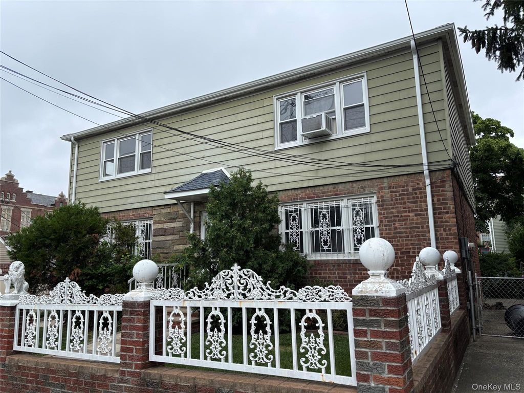 21811 107 Avenue 2, Queens Village, NY 11429