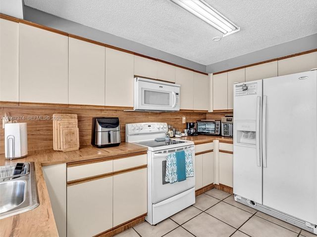 18379 SW 138th Pl, Miami, FL 33177