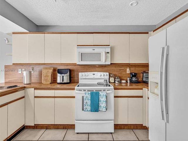 18379 SW 138th Pl, Miami, FL 33177