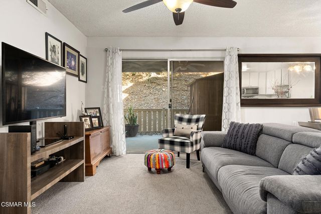 327 Chestnut Hill Court 11, Thousand Oaks, CA 91360