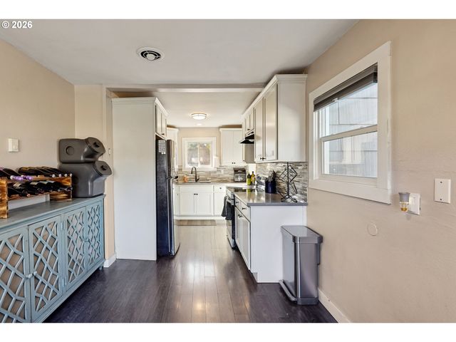 550 MADRONA Ave, Salem, OR 97302