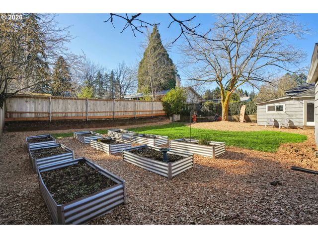 550 MADRONA Ave, Salem, OR 97302