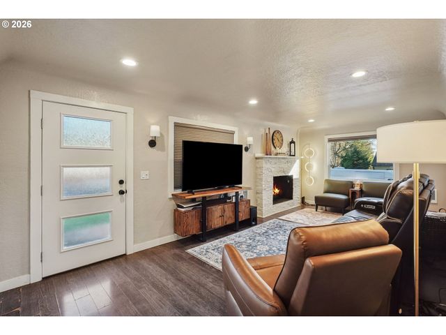 550 MADRONA Ave, Salem, OR 97302