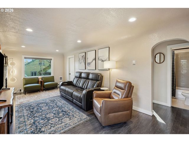 550 MADRONA Ave, Salem, OR 97302