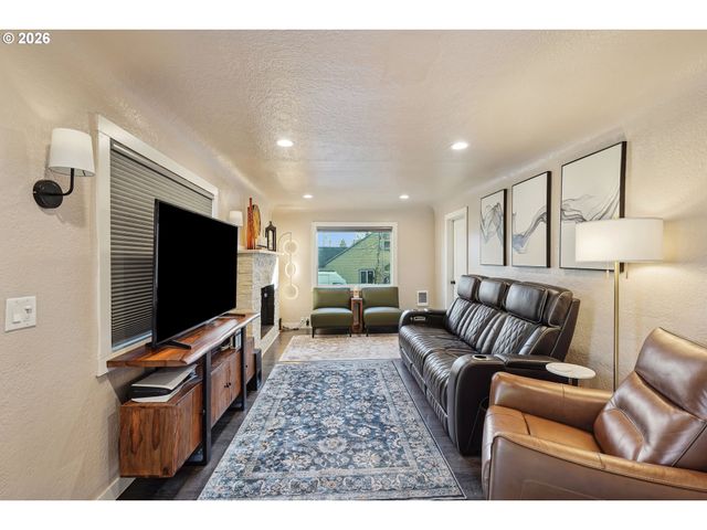 550 MADRONA Ave, Salem, OR 97302