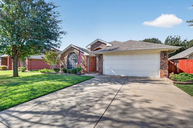 333 Carriage Lane, Saginaw, TX 76179