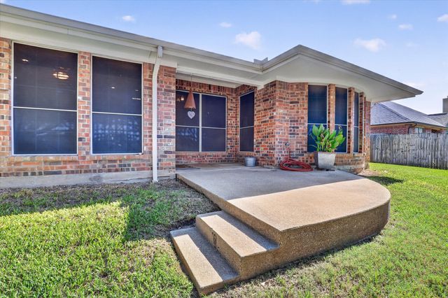 333 Carriage Lane, Saginaw, TX 76179