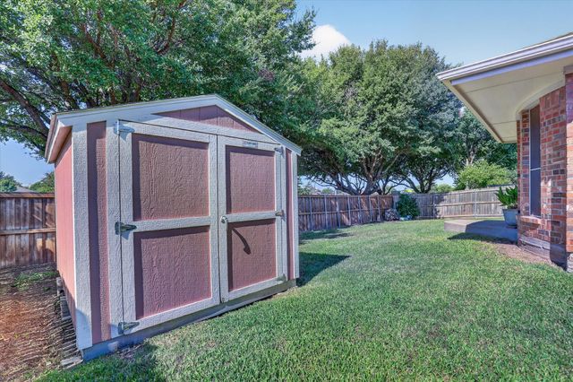 333 Carriage Lane, Saginaw, TX 76179