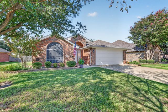 333 Carriage Lane, Saginaw, TX 76179