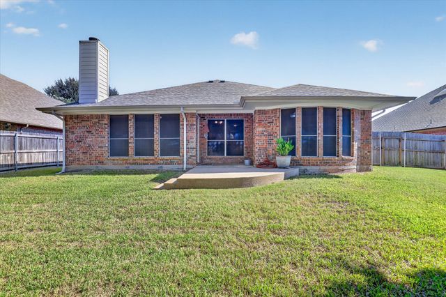 333 Carriage Lane, Saginaw, TX 76179