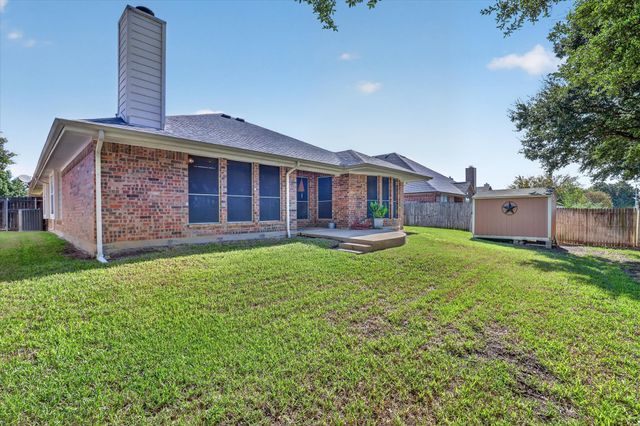 333 Carriage Lane, Saginaw, TX 76179