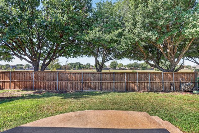 333 Carriage Lane, Saginaw, TX 76179