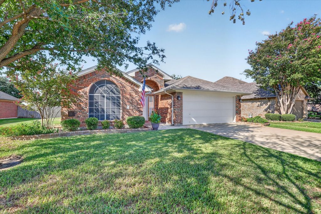 333 Carriage Lane, Saginaw, TX 76179 — photo 3