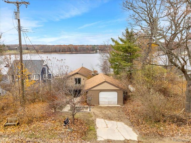 5896 Silver Birch Road, Hadley Township, MI 48462