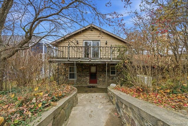 5896 Silver Birch Road, Hadley Township, MI 48462