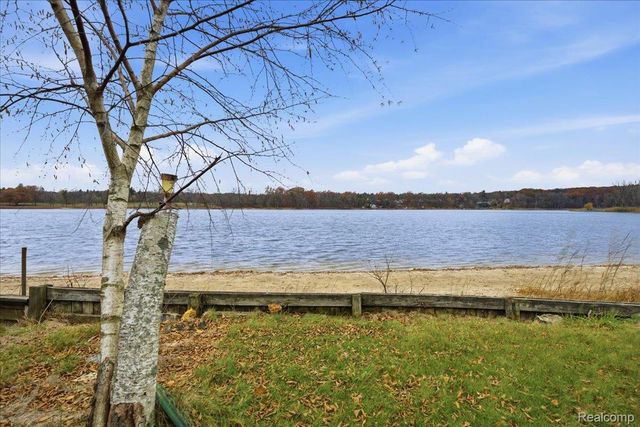 5896 Silver Birch Road, Hadley Township, MI 48462