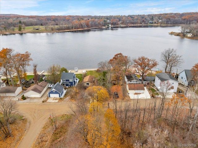 5896 Silver Birch Road, Hadley Township, MI 48462