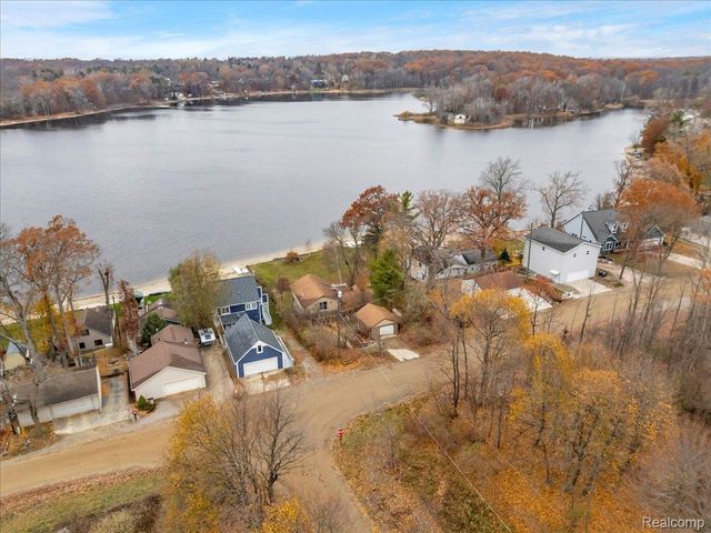 5896 Silver Birch Road, Hadley Township, MI 48462