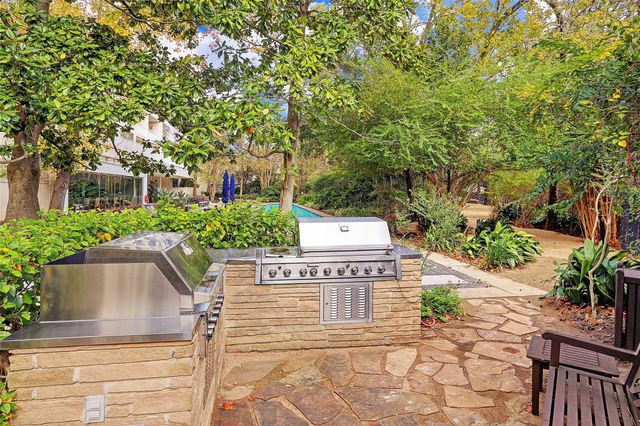 121 N Post Oak Lane 706, Houston, TX 77024