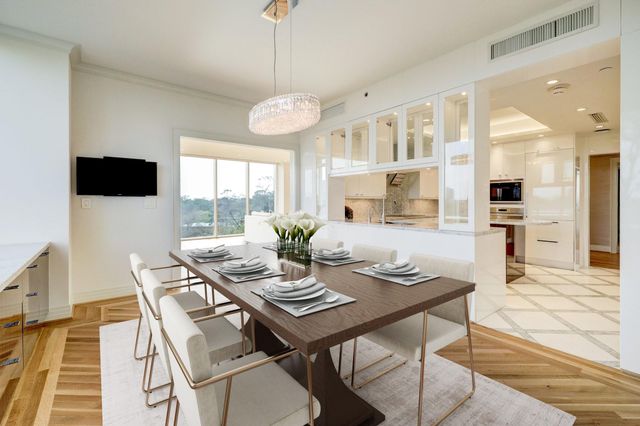 121 N Post Oak Lane 706, Houston, TX 77024