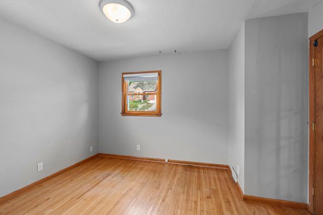 513 9th Avenue S, South Saint Paul, MN 55075