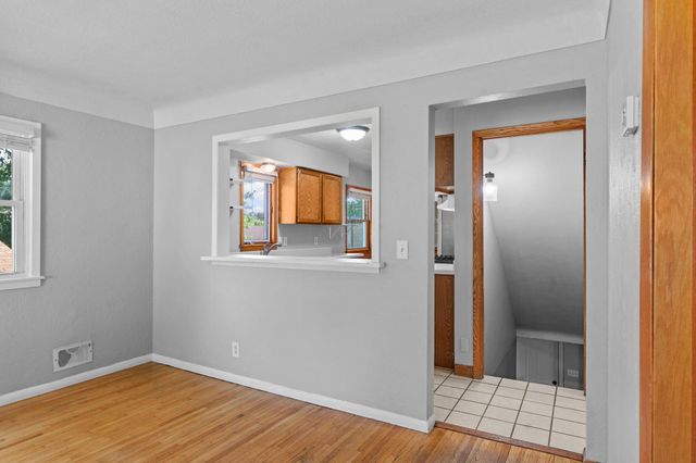 513 9th Avenue S, South Saint Paul, MN 55075
