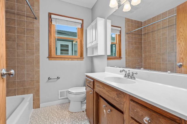 513 9th Avenue S, South Saint Paul, MN 55075