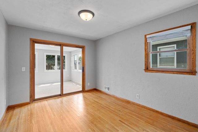 513 9th Avenue S, South Saint Paul, MN 55075