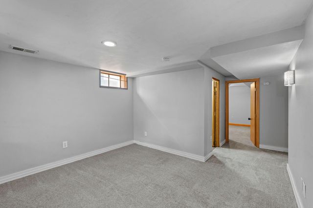 513 9th Avenue S, South Saint Paul, MN 55075