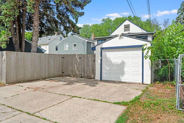 513 9th Avenue S, South Saint Paul, MN 55075