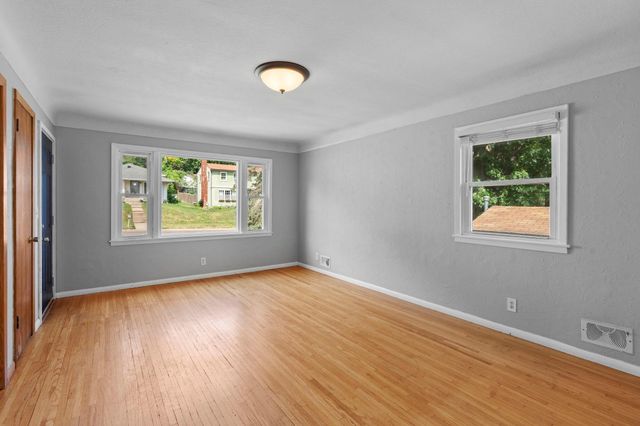 513 9th Avenue S, South Saint Paul, MN 55075