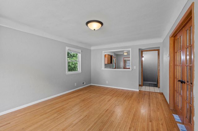 513 9th Avenue S, South Saint Paul, MN 55075