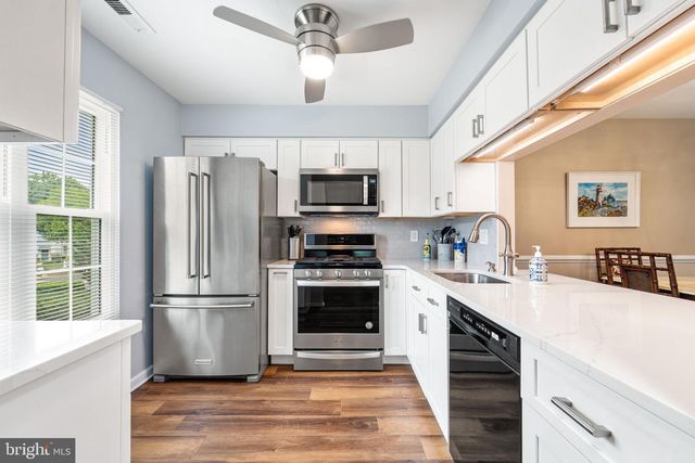 2402-B SHURLOCK CT, Mount Laurel, NJ 08054