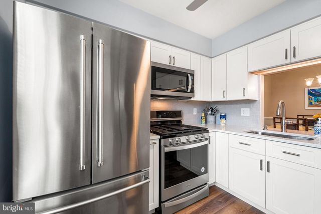 2402-B SHURLOCK CT, Mount Laurel, NJ 08054