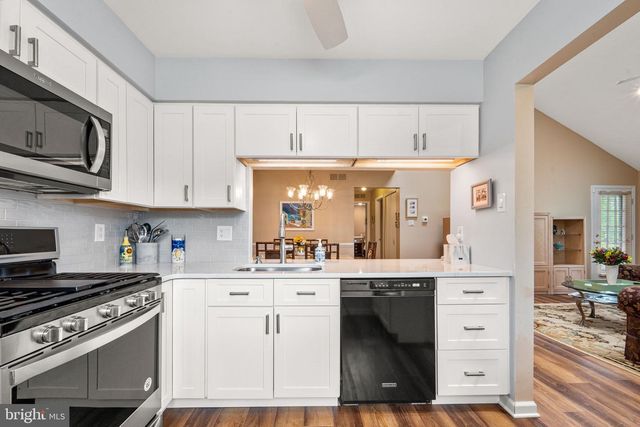 2402-B SHURLOCK CT, Mount Laurel, NJ 08054
